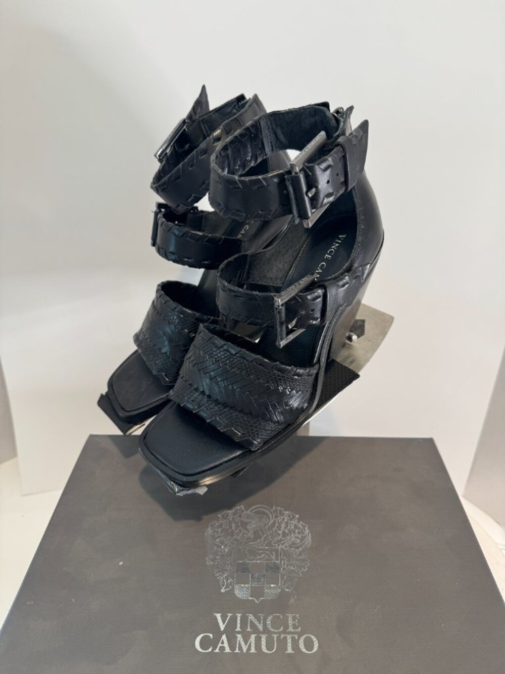 Vince Camuto Suraylin Leather Upper Black Sandals Women's size 6 Brand New